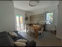 appartamento-con-balconata-vivibile-50mt-mare