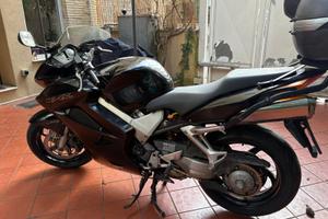 Honda VFR 800 – 2002 – Completamente revisionata