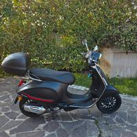 Vespa 50 sprint S con bauletto 500 km