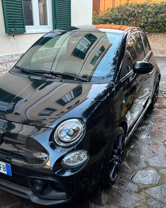 595 Abarth 2022 interno nero - non trattabile