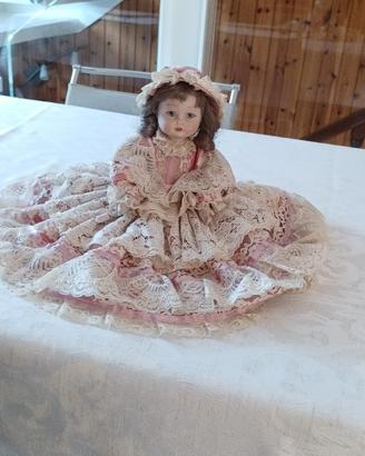 Bambola di porcellana vintage 