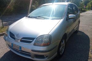Nissan almera 