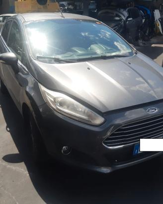 ford fiesta del 2016  per pezzi di ricambio