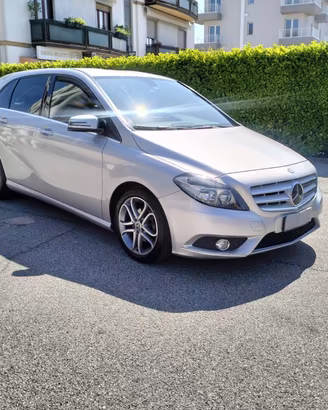 Mercedes-benz B 180 Benz Premium