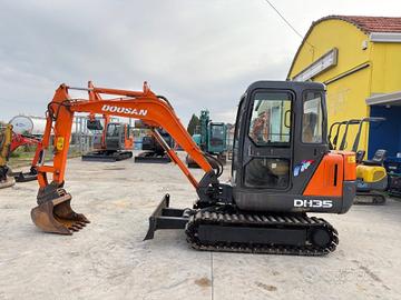 Mini escavatore DOOSAN DH35