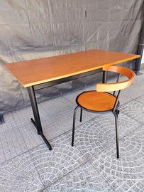 Scrivania con sedia