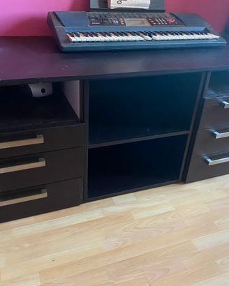 Scrivania in legno