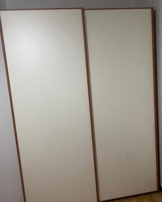 Armadio ante scorrevoli color panna effetto legno