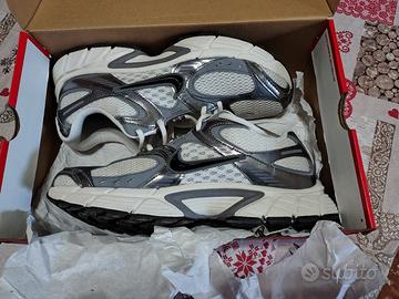 Nike V5 RNR uomo 44.5 scarpa ginnastica 