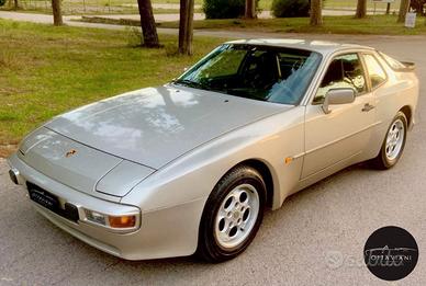 Porsche 944