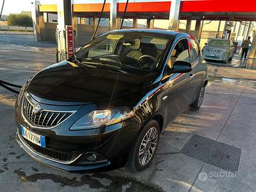 Lancia y