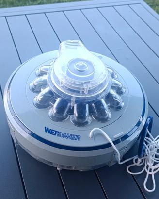robot per pulizia piscina  prezzo trattabile 
