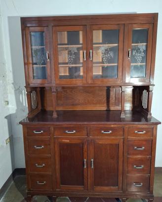 credenza cristalliera classica. 150 euro fissi
