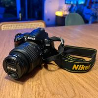 Nikon D3000 con obbiettivo 18-55mm + accessori