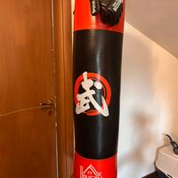 Sacco da boxe autoportante con base riempibile