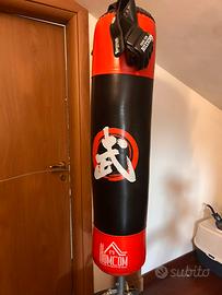 Sacco da boxe autoportante con base riempibile