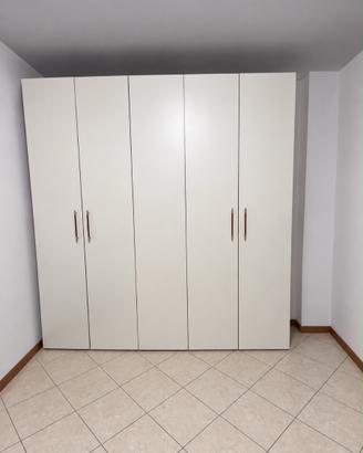 Armadio semi nuovo