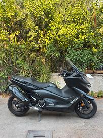 T-MAX 560