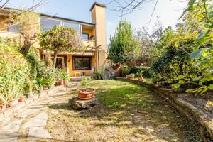 VILLA A SCHIERA A MONTE SAN PIETRO
