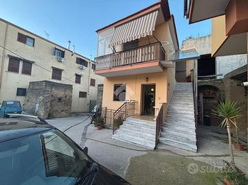 2 LOCALI A MARANO DI NAPOLI