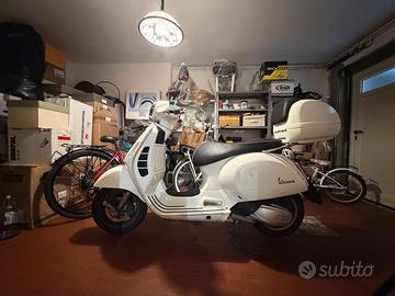 Vespa GTS 300 - 2019 - 7900 km - bauletto - ottime