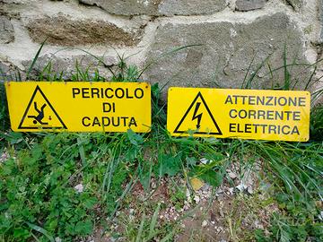 Coppia cartelli vintage industriali pericolo