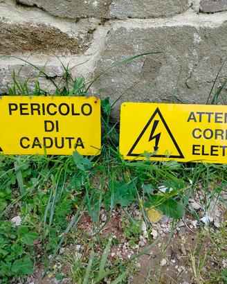 Coppia cartelli vintage industriali pericolo