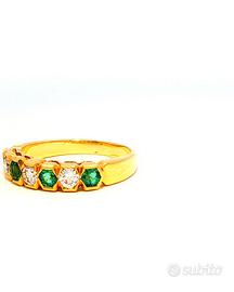 Anello in oro 18kt con smeraldi e diamanti