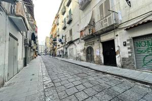 2 LOCALI A TORRE DEL GRECO