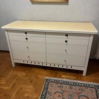 Cassettiera in stile contemporaneo
