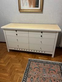 Cassettiera in stile contemporaneo