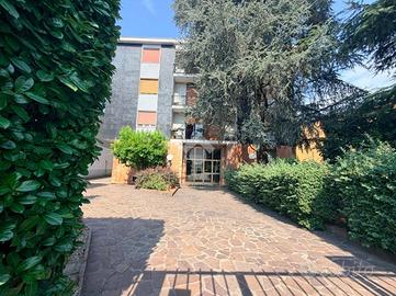 2 LOCALI A MONZA