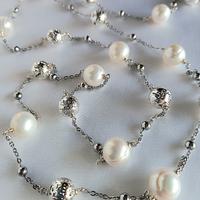 collana lunga con ematite argentata e perle di fiu