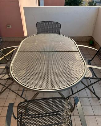 Tavolo da giardino con 4 poltrone