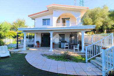 VILLA SINGOLA A VIBONATI