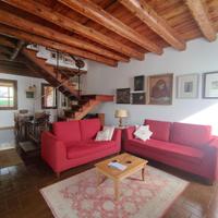 Caratteristica casa di testa completamente rist...