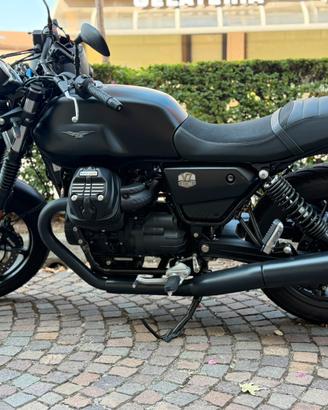 MOTO GUZZI V7 STONE