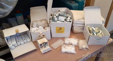 Lotto accessori per bastoni per tende