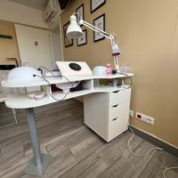 Tavoli per manicure con accessori