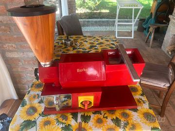 Macina pepe piu grattuggia formaggio Berkel