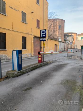 Posto auto coperto Jesi centro