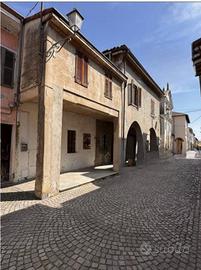 Immobile in asta di 294 m² con 2 locali e box auto
