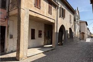 Immobile in asta di 294 m² con 2 locali e box auto