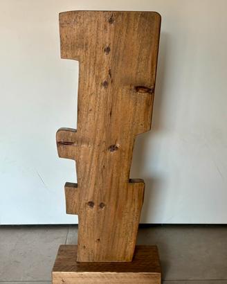 “Divinità” scultura in legno