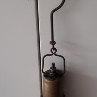 antica lampada da miniera a carburo 