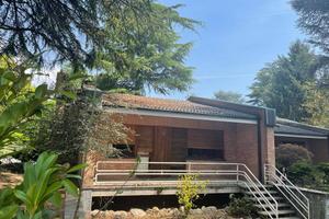 Villa di 450 m² con più di 5 locali e box auto dop
