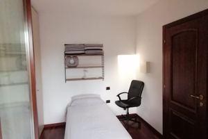 Stanza singola in ampio appartamento luminoso