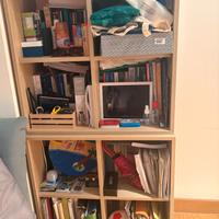 2 mobili a 4 scomparti + Comodino 2 con cassetti