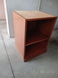 Mobiletto in noce per dispensa