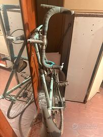 BIANCHI  CELESTE VINTAGE ANNI 80-BICICORSA ACCIAIO